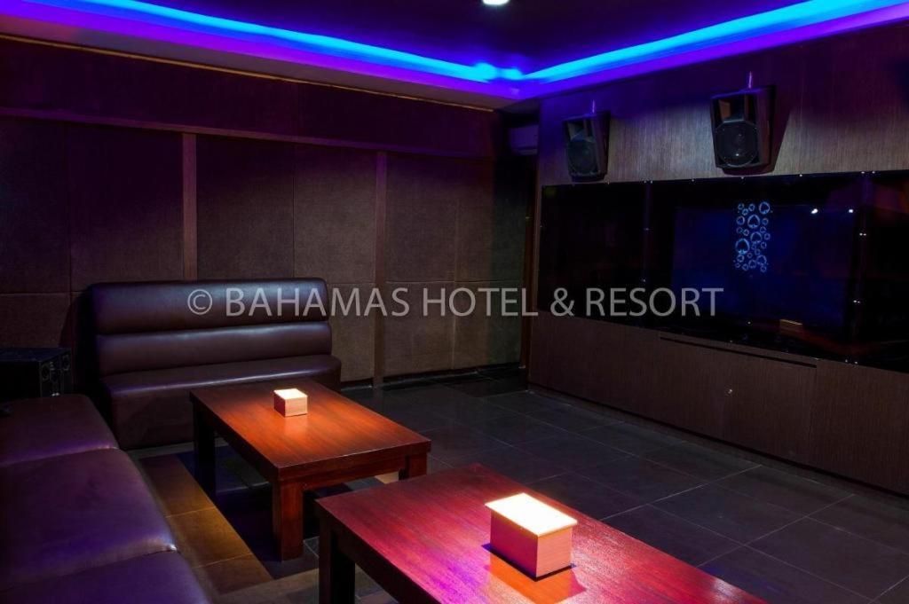 Bahamas Hotel & Resort Tanjung Pandan Extérieur photo