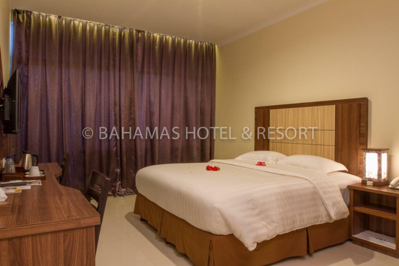 Bahamas Hotel & Resort Tanjung Pandan Extérieur photo