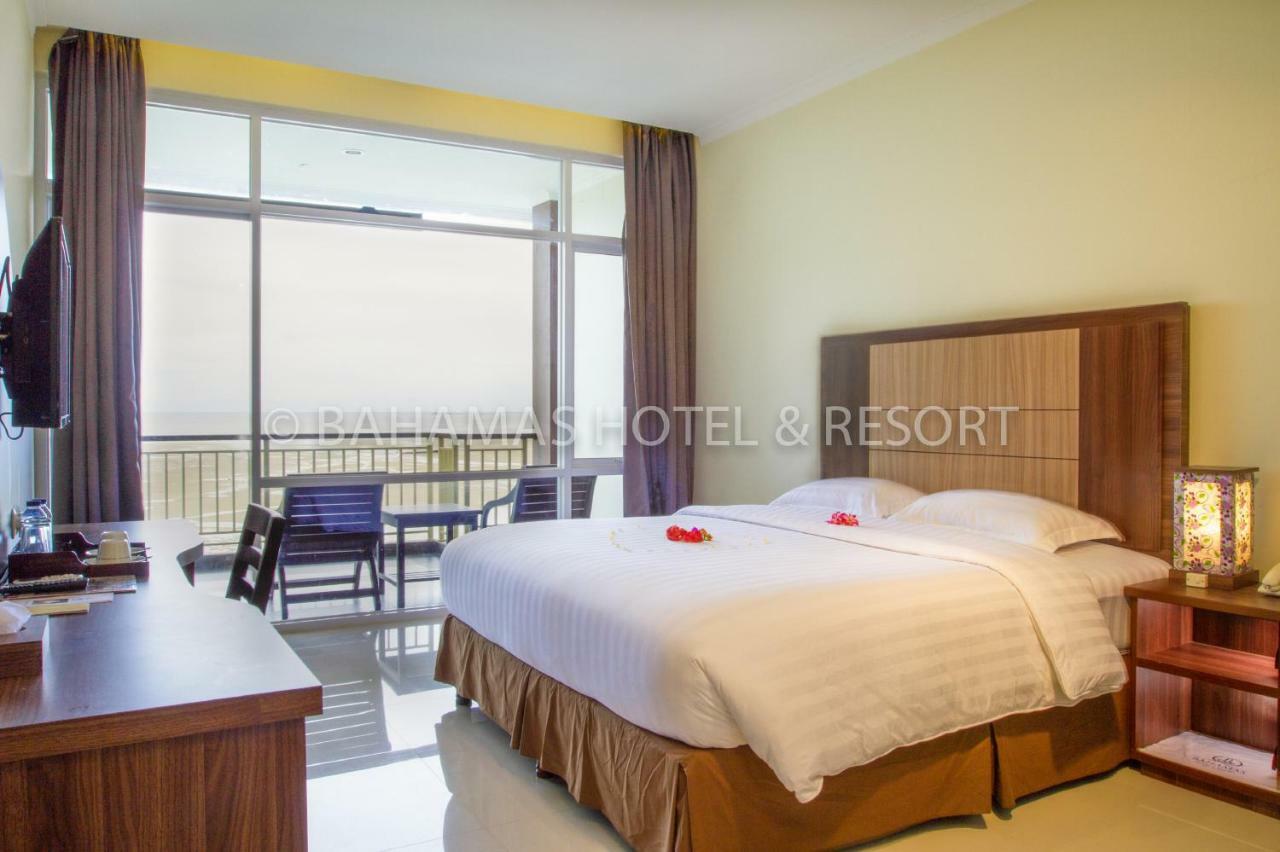 Bahamas Hotel & Resort Tanjung Pandan Extérieur photo