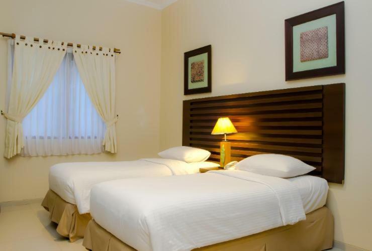 Bahamas Hotel & Resort Tanjung Pandan Extérieur photo