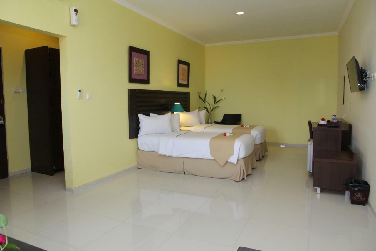 Bahamas Hotel & Resort Tanjung Pandan Extérieur photo