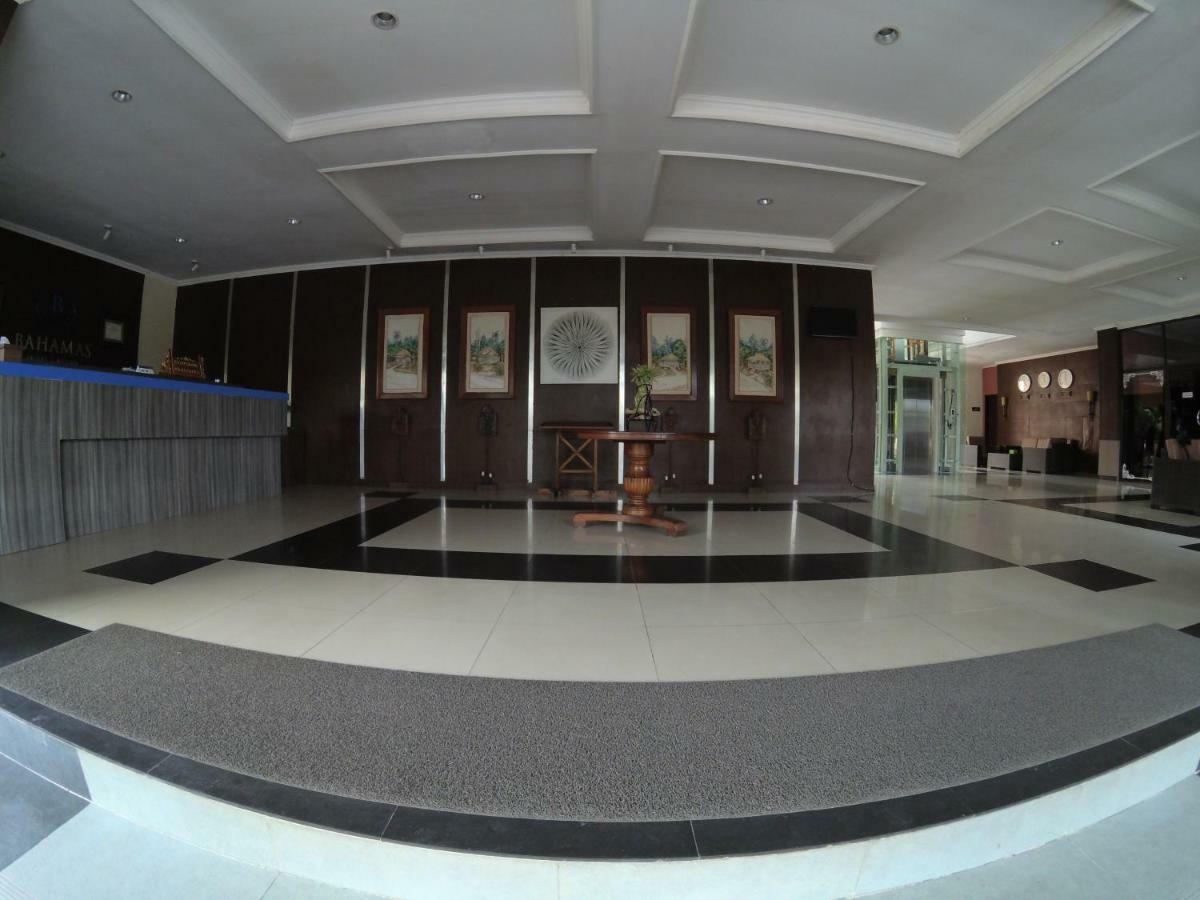 Bahamas Hotel & Resort Tanjung Pandan Extérieur photo