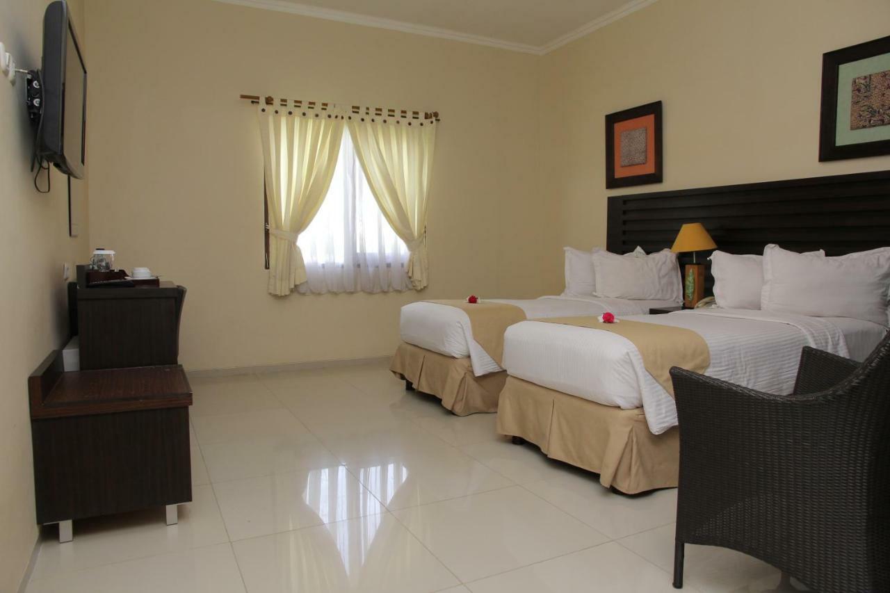 Bahamas Hotel & Resort Tanjung Pandan Extérieur photo